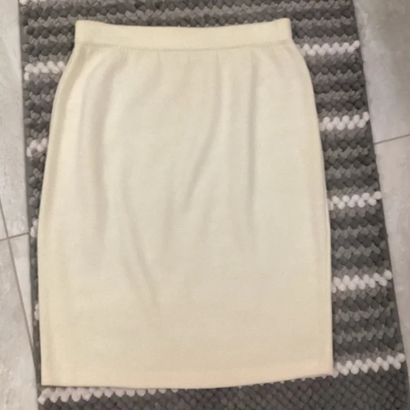 St. John Basics Cream Knee-Length Pencil Skirt - Picture 2 of 3